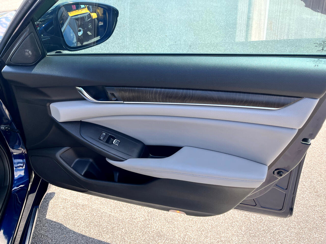 Used 2018 Honda Accord Touring image 18