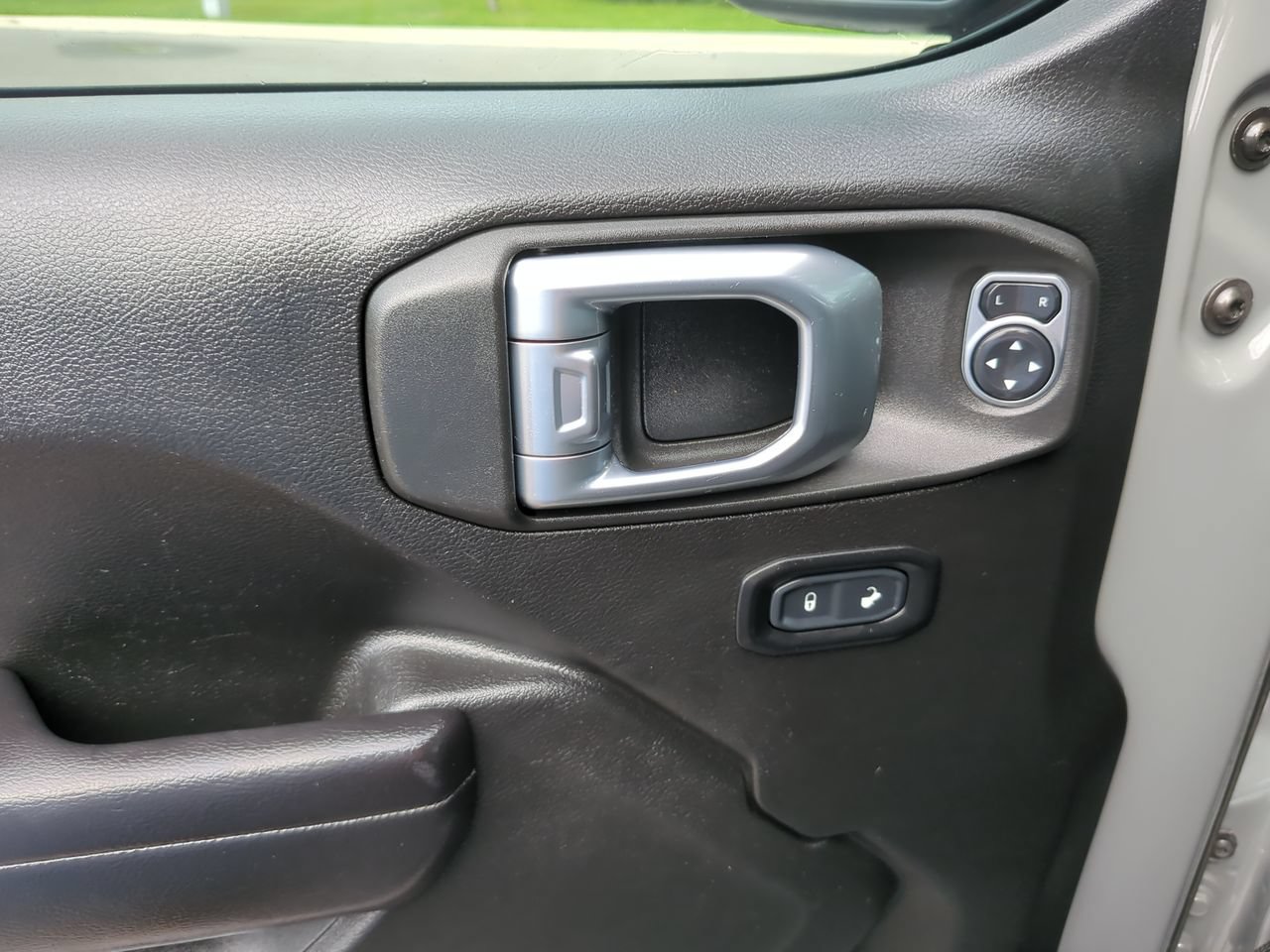Used 2021 Jeep Gladiator Sport AWD/4WD image 17