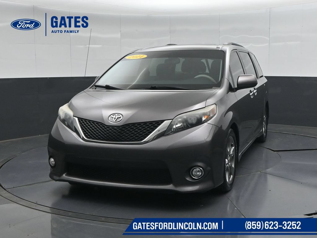 Used 2014 Toyota Sienna SE FWD image 5