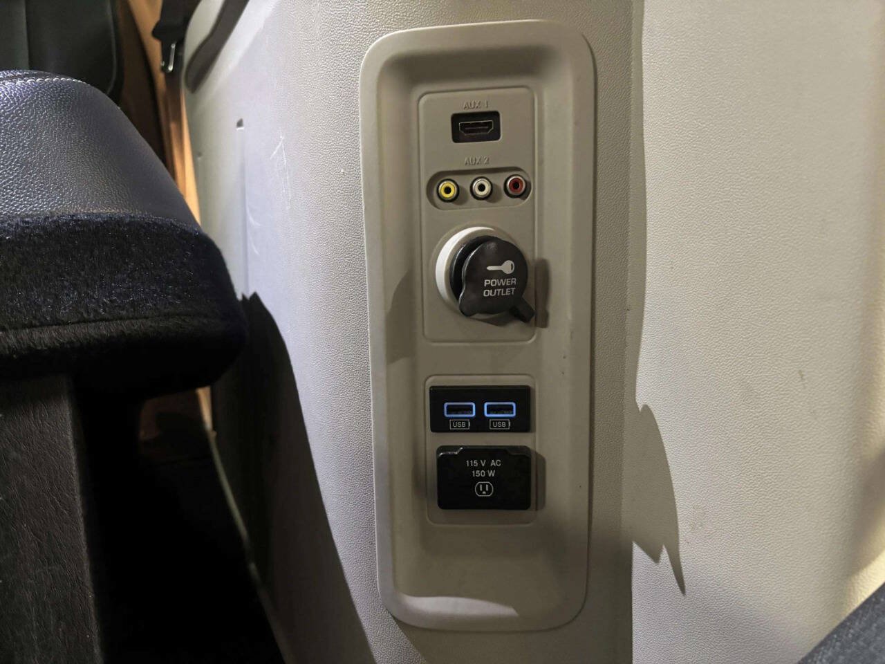 Used 2015 Chrysler Town & Country Touring-L w/ Driver Convenience Group FWD image 15