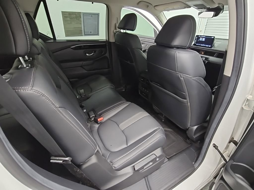 Used 2025 Honda Pilot EX-L image 36