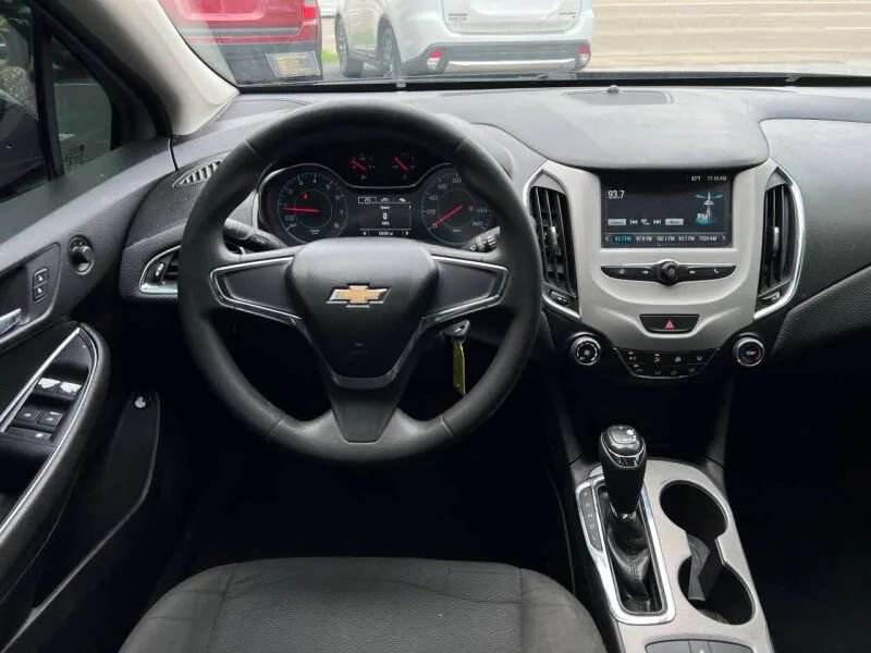 Used 2018 Chevrolet Cruze LS image 17
