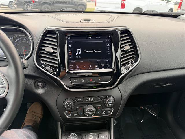 Used 2019 Jeep Cherokee Limited w/ Luxury Group AWD/4WD image 39
