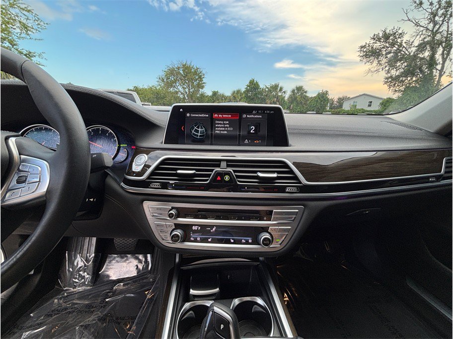 Used 2018 BMW 750i xDrive AWD/4WD image 11