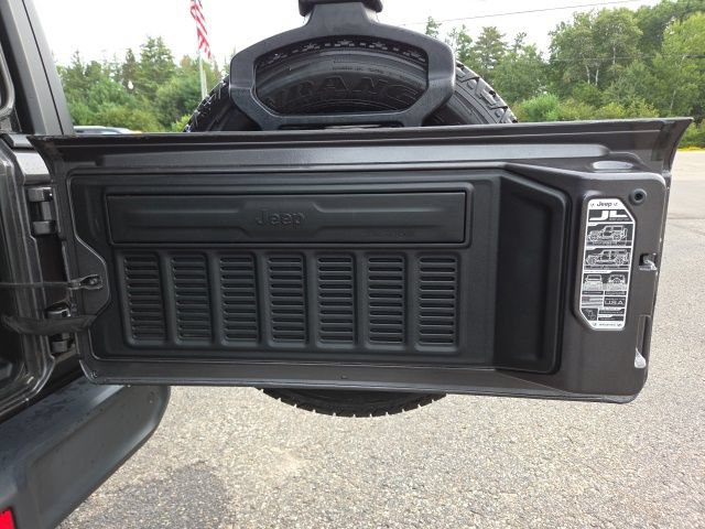 Used 2020 Jeep Wrangler Unlimited Sahara w/ Dual Top Group AWD/4WD image 49