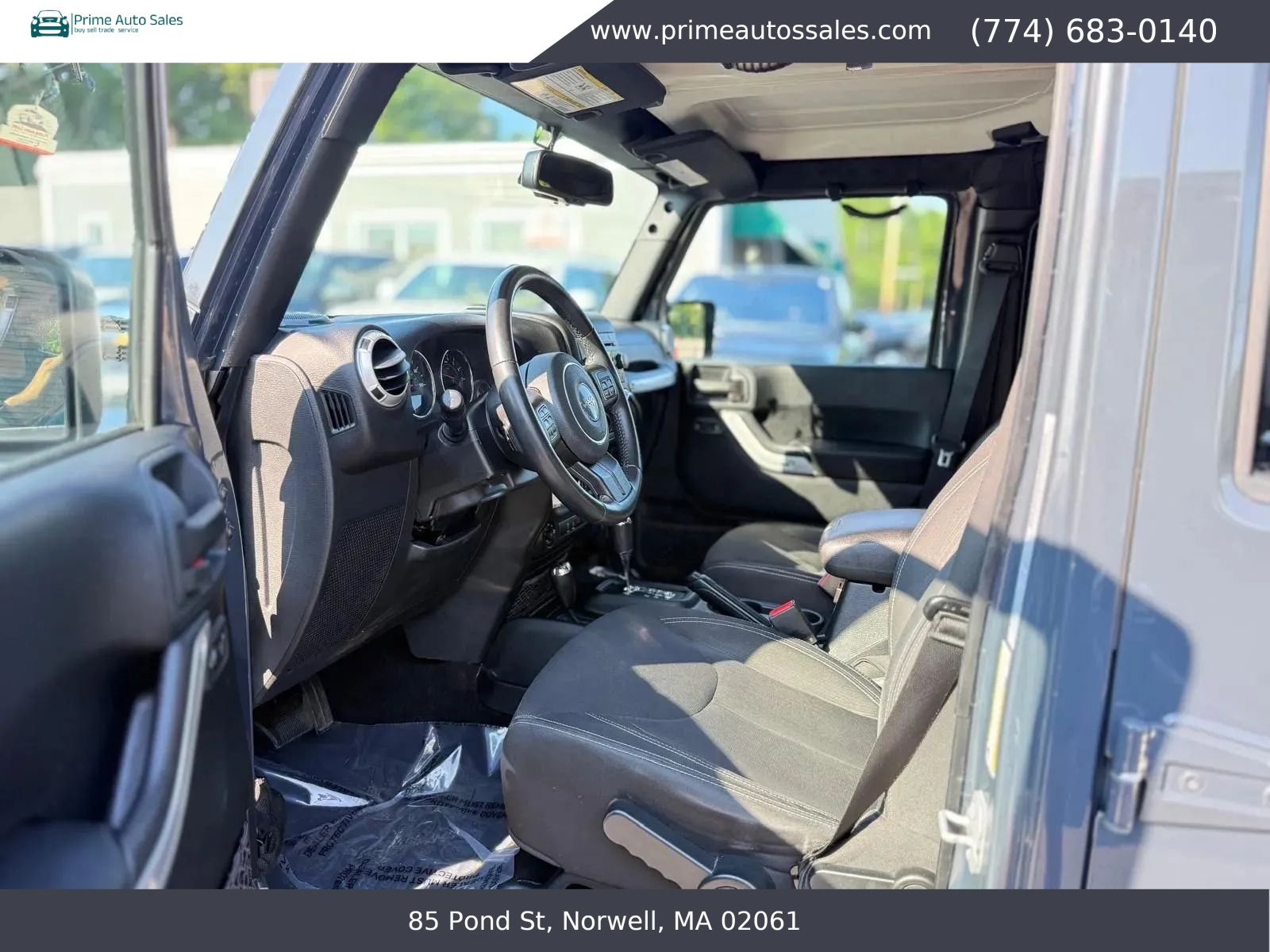 Used 2016 Jeep Wrangler Unlimited Sahara w/ Dual Top Group AWD/4WD image 11