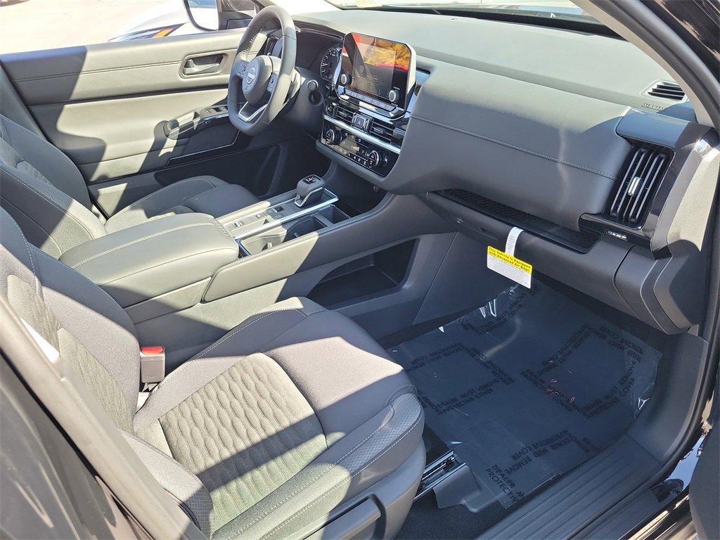 New 2025 Nissan Pathfinder SV image 11