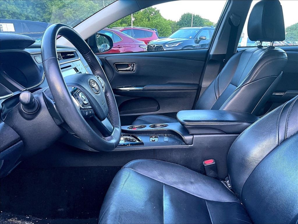 Used 2017 Toyota Avalon XLE w/ Carpet Mat Package FWD image 4