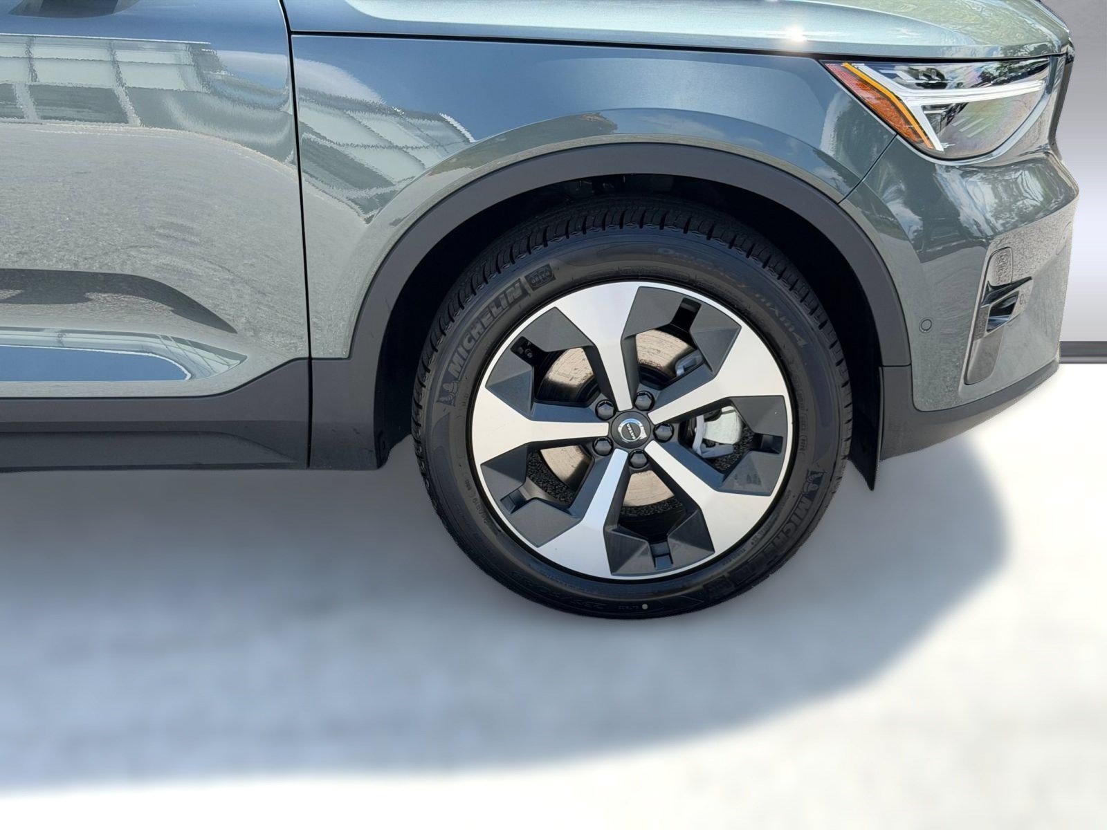 New 2026 Volvo XC40 B5 Plus w/ Climate Package AWD/4WD image 13