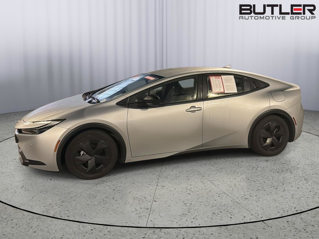 Certified 2025 Toyota Prius LE FWD image 3