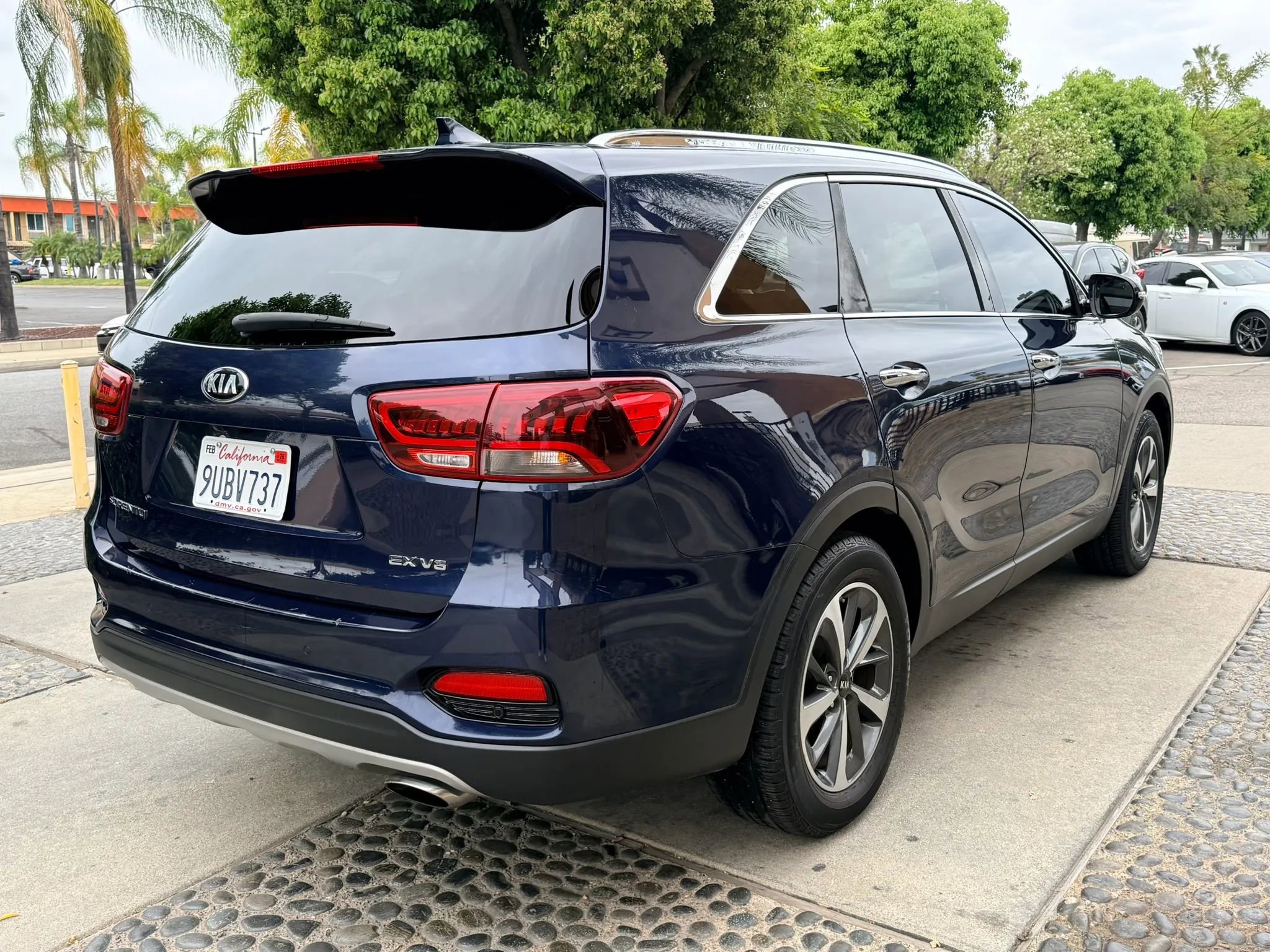 Used 2019 Kia Sorento EX w/ EX Touring Package image 5