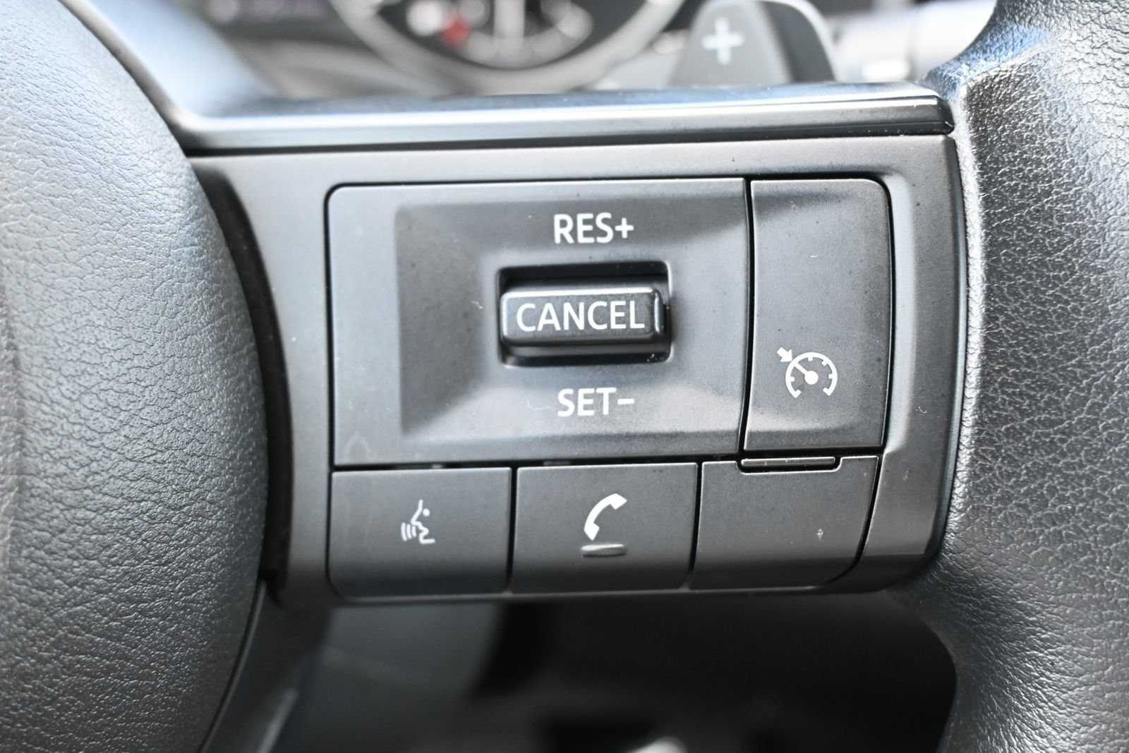 Used 2024 Nissan Rogue S AWD/4WD image 14