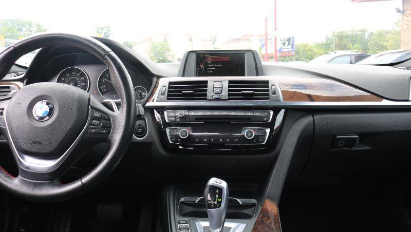 Used 2017 BMW 330e RWD image 18