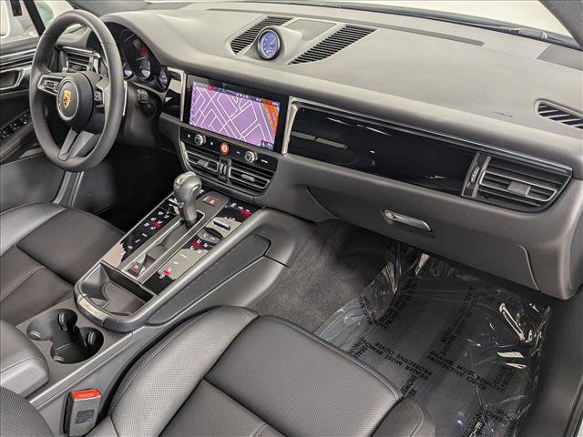 Certified 2025 Porsche Macan image 25