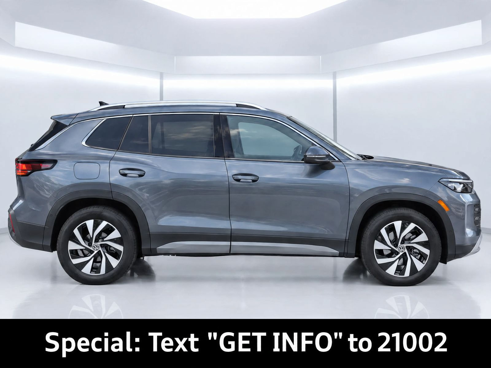 Used 2026 Volkswagen Tiguan S FWD image 8