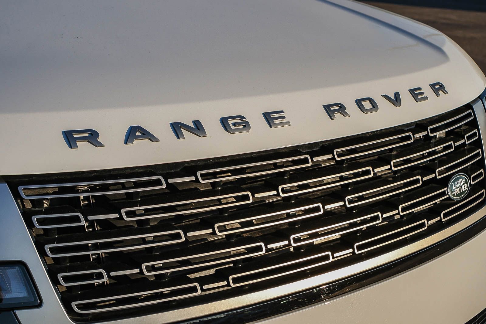 Certified 2025 Land Rover Range Rover SE image 16