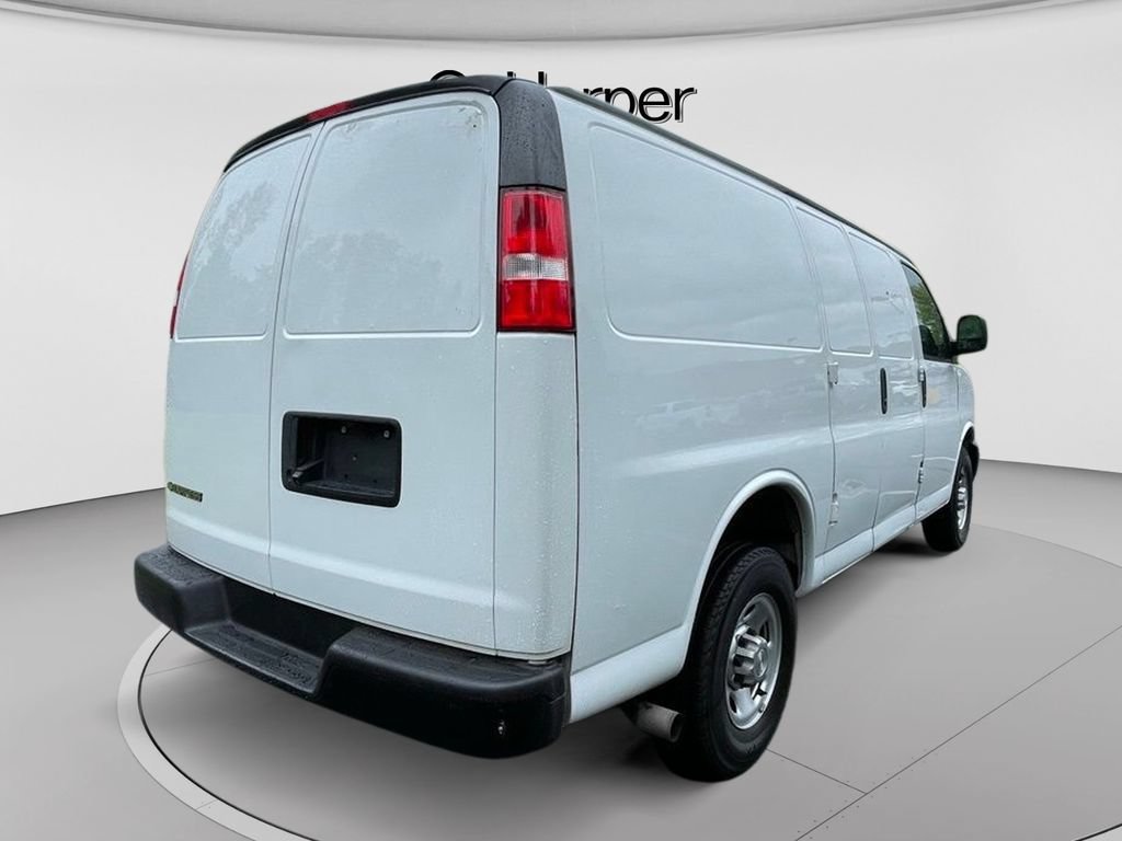 Used 2021 Chevrolet Express 3500 w/ Driver Convenience Package RWD image 3