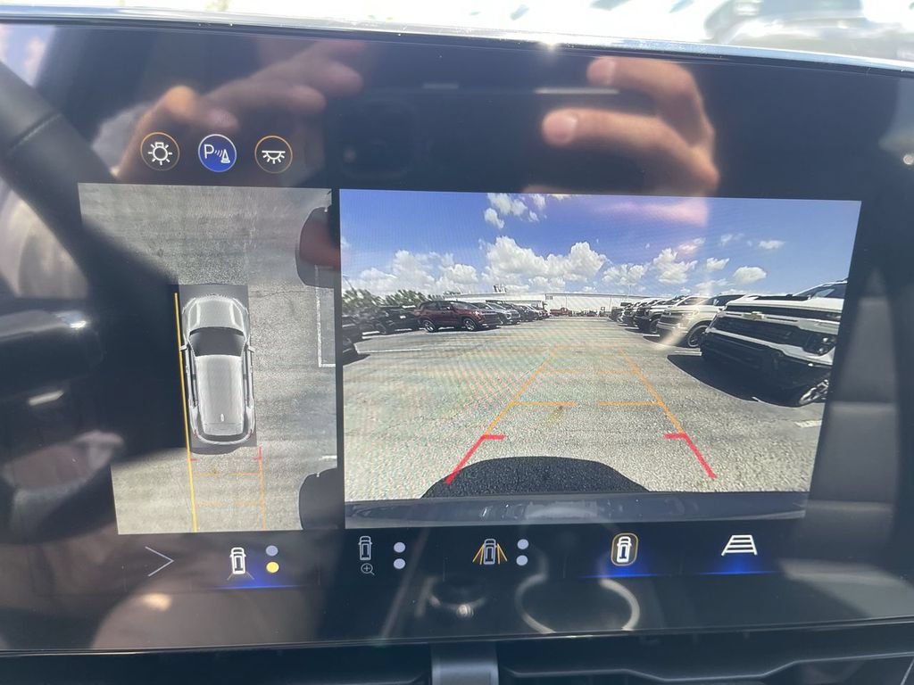 New 2026 Chevrolet Equinox LT w/ Convenience Package II FWD image 17