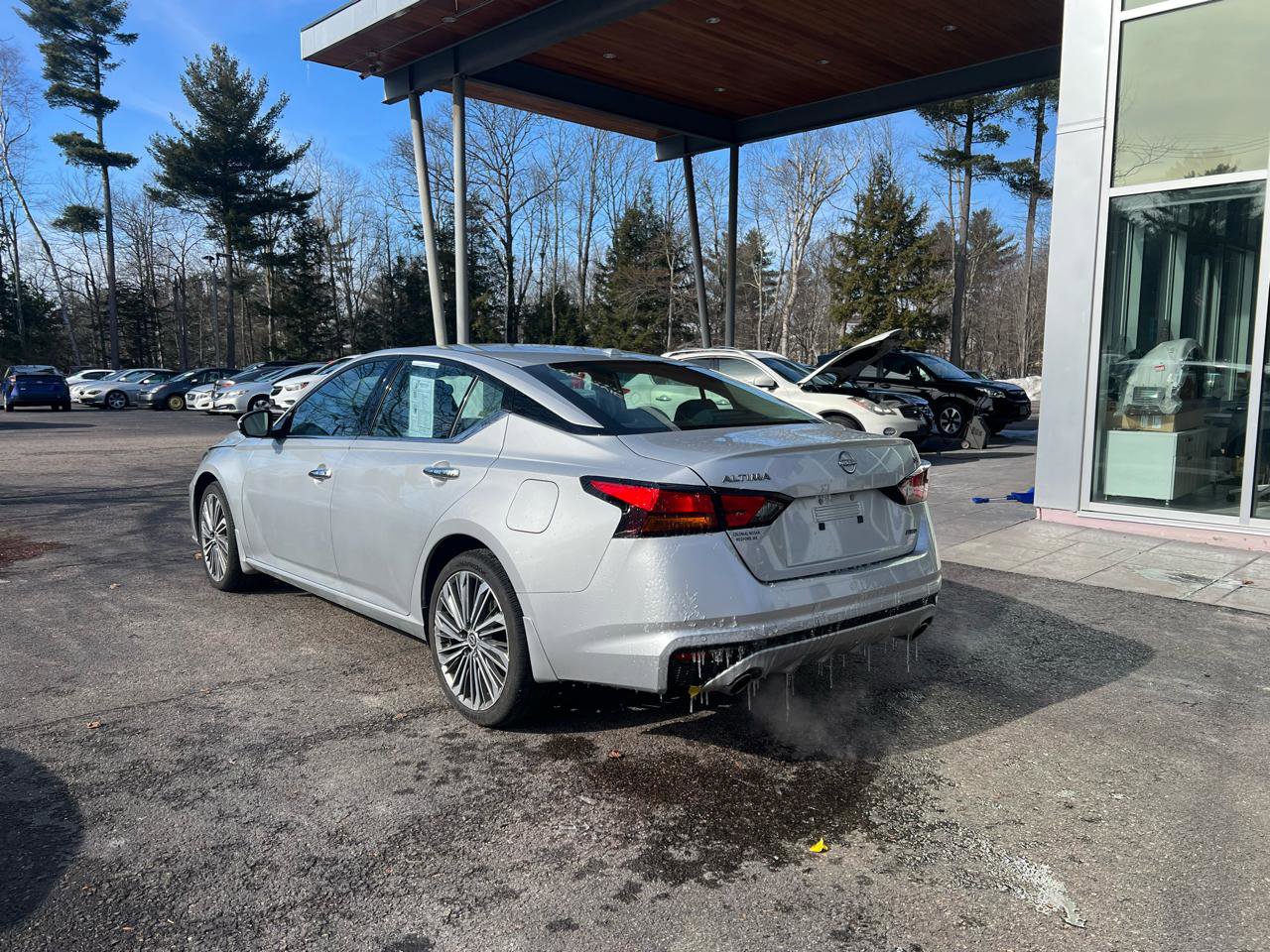 Used 2024 Nissan Altima 2.5 SL AWD/4WD image 3