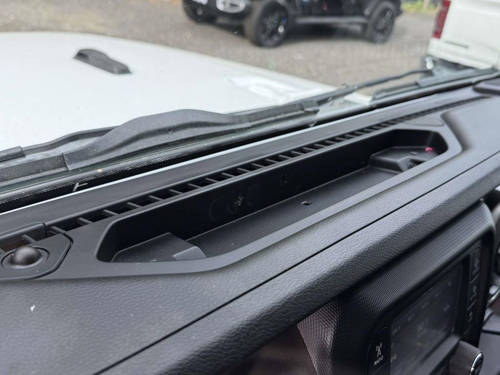 Used 2018 Jeep Wrangler Unlimited Sport S image 33