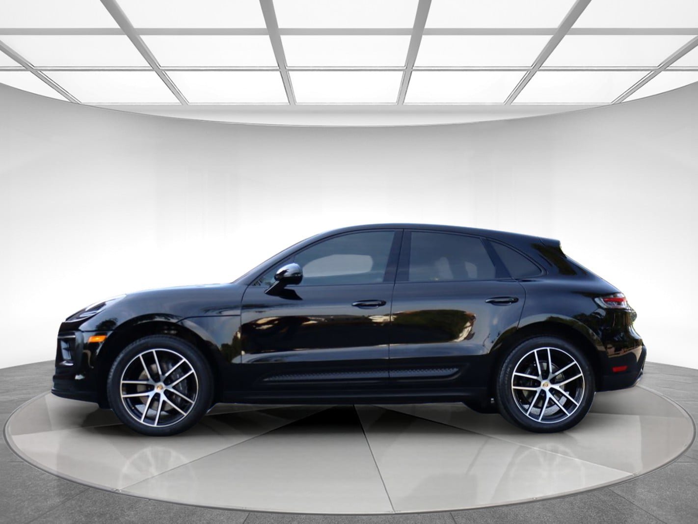 Used 2023 Porsche Macan Turbo AWD/4WD image 4