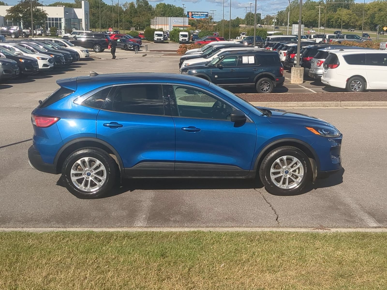 Certified 2022 Ford Escape SE AWD/4WD image 2