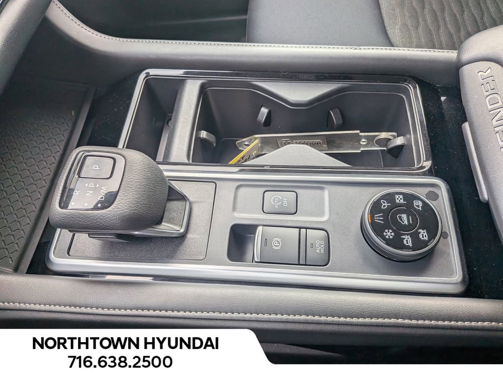 Used 2025 Nissan Pathfinder SV image 15