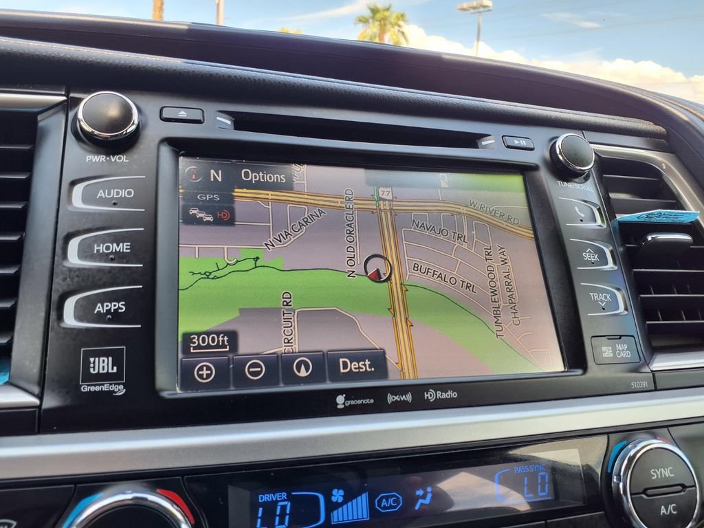 Used 2019 Toyota Highlander Limited AWD/4WD image 3