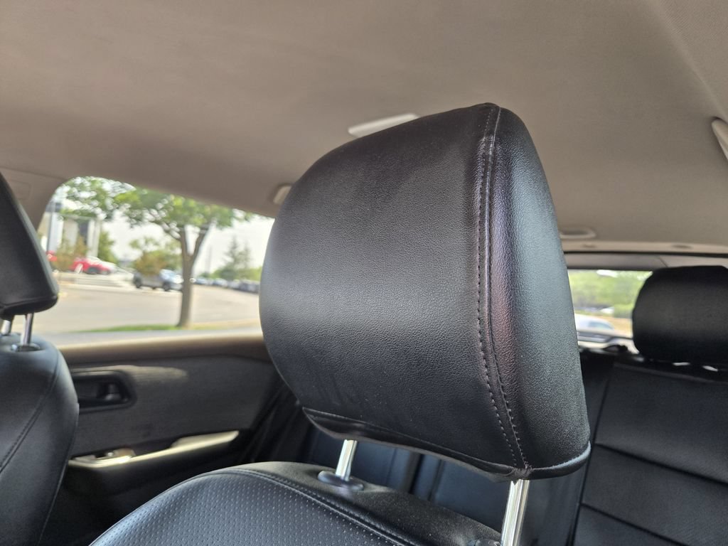 Used 2023 Nissan Rogue S AWD/4WD image 10