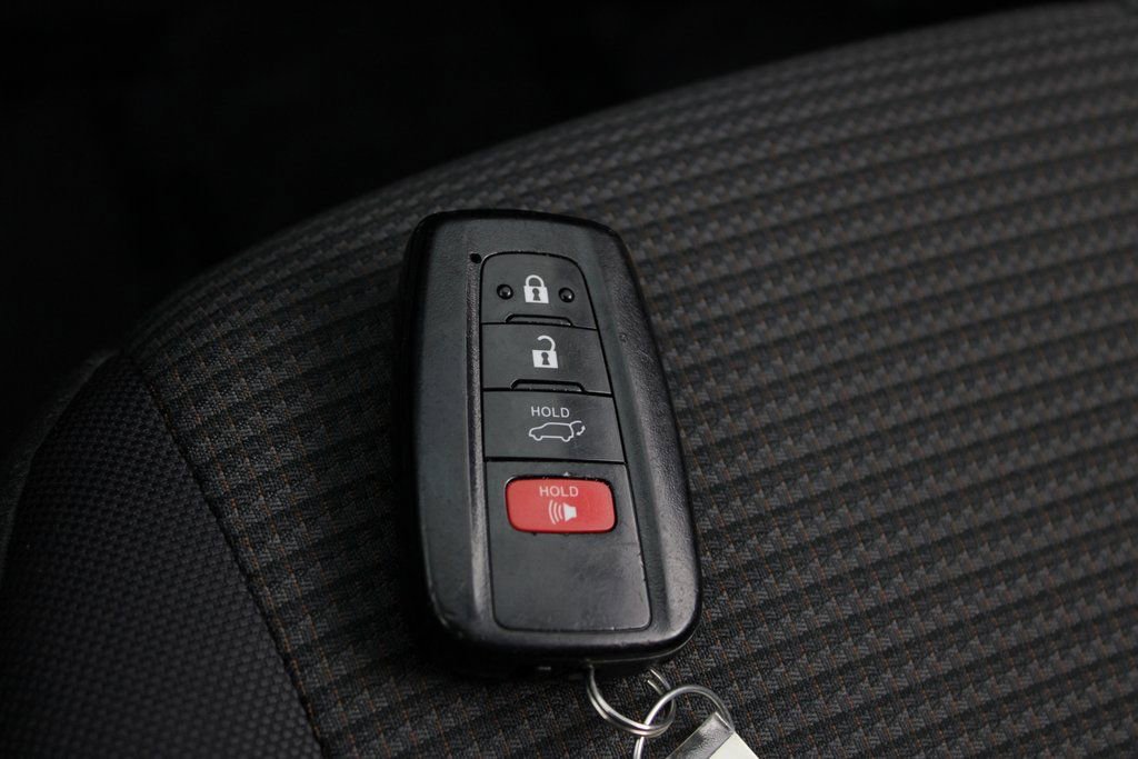 Used 2022 Toyota Highlander LE image 25