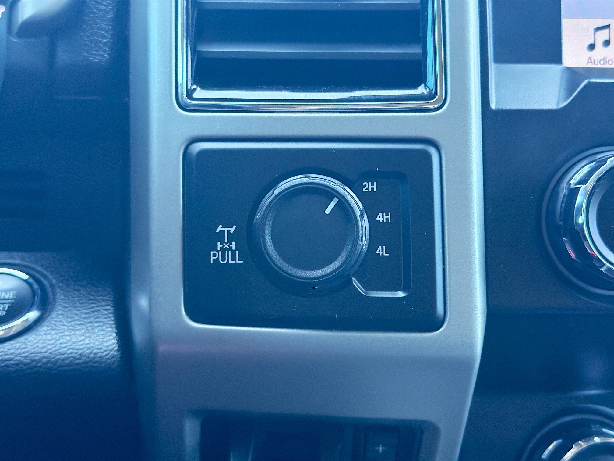 Used 2019 Ford F250 Lariat w/ Lariat Ultimate Package AWD/4WD image 29