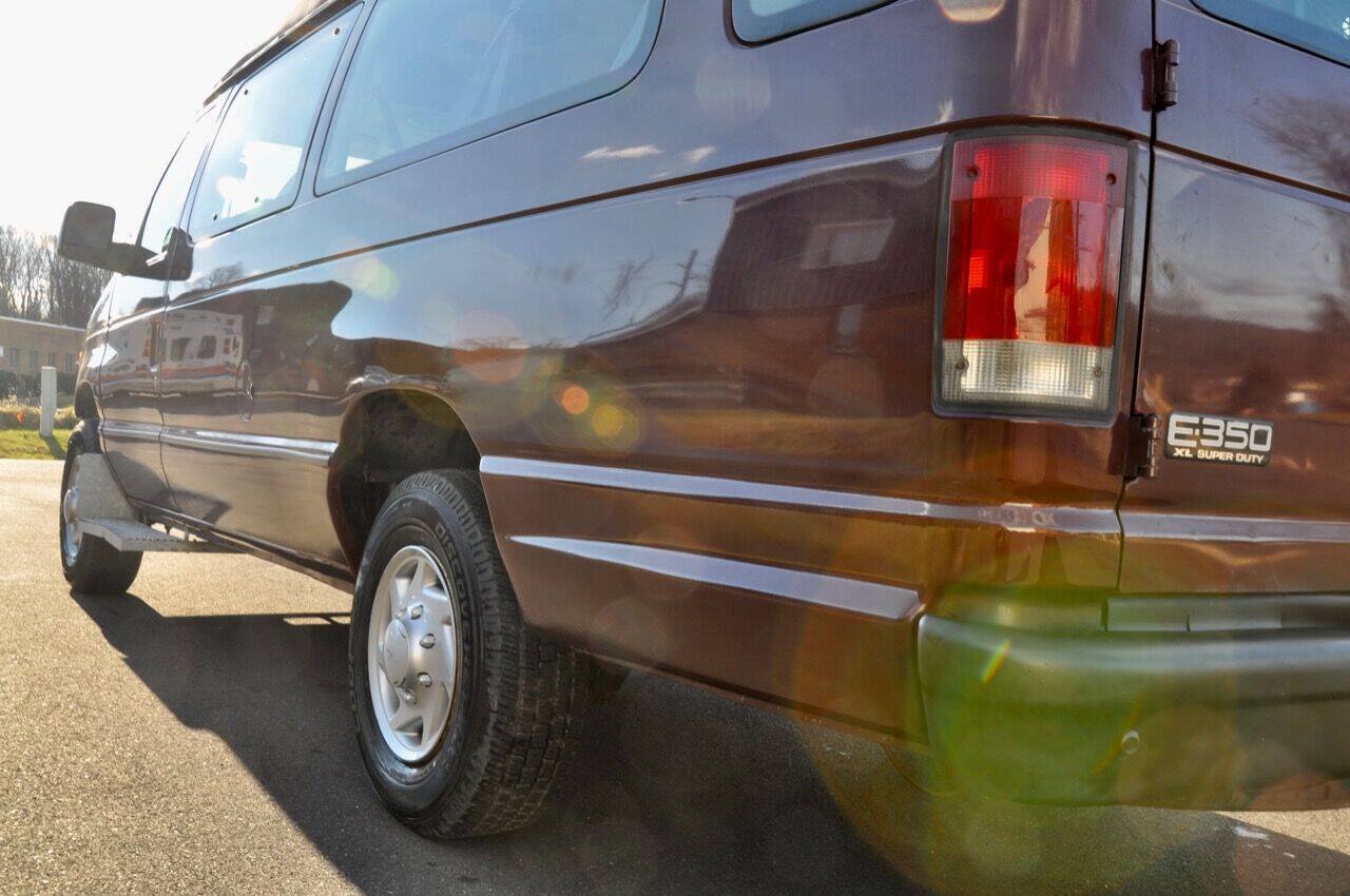 Used 2005 Ford E-350 and Econoline 350 XL RWD image 17
