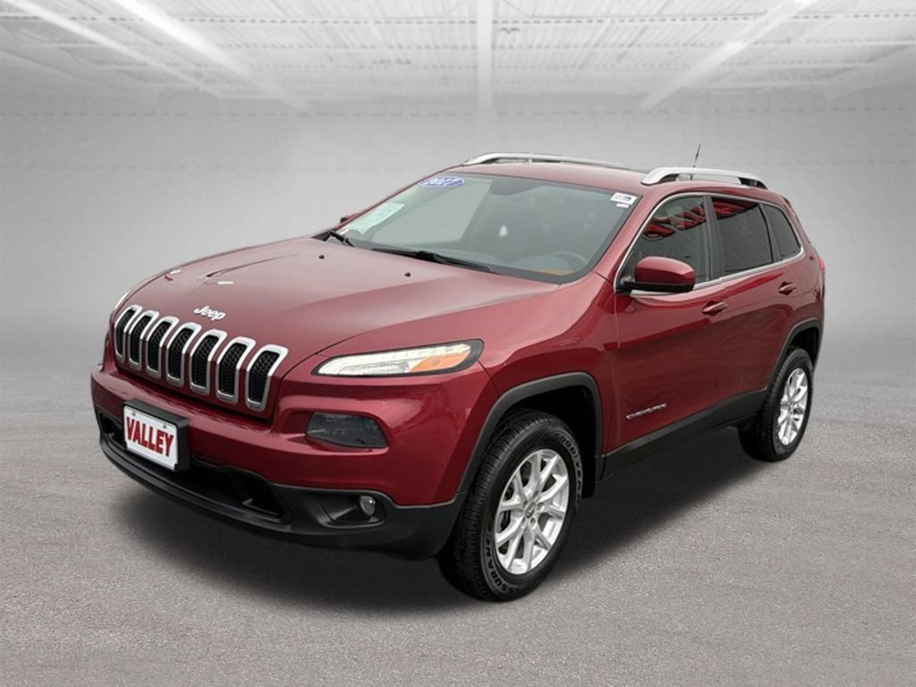 Used 2017 Jeep Cherokee Latitude w/ Cold Weather Group AWD/4WD image 4