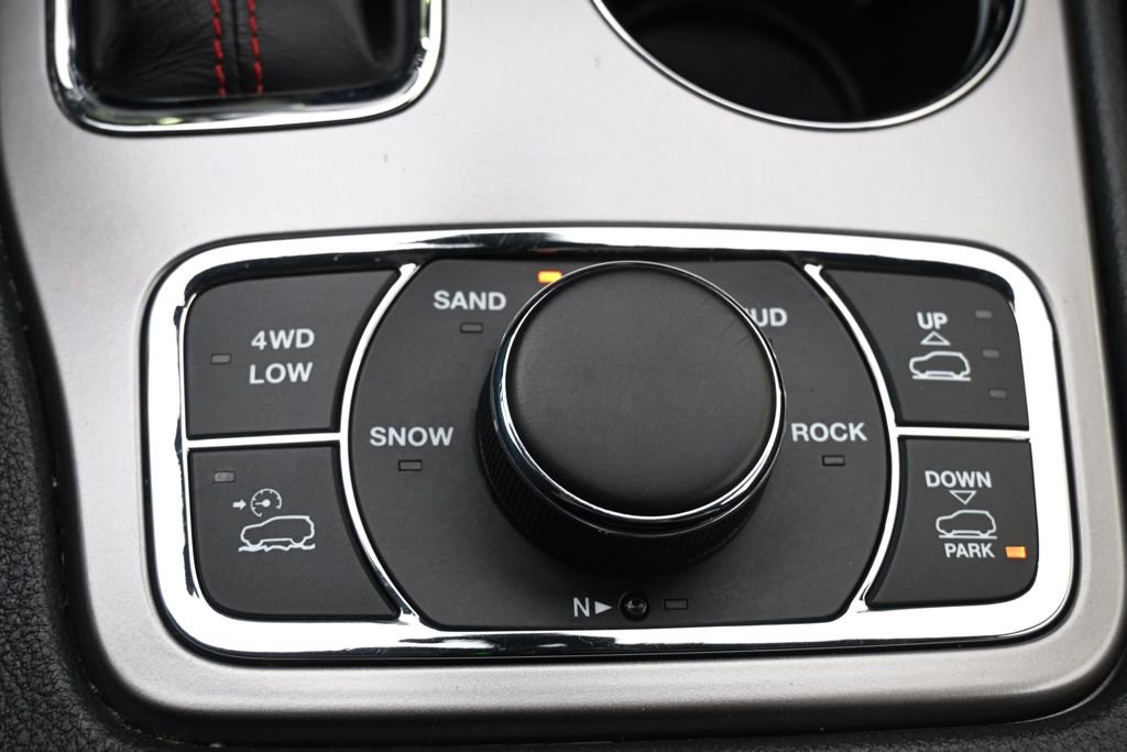 Used 2020 Jeep Grand Cherokee Trailhawk AWD/4WD image 32