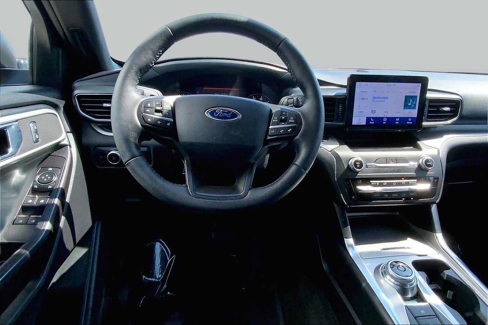 Used 2020 Ford Explorer XLT w/ Equipment Group 202A AWD/4WD image 6