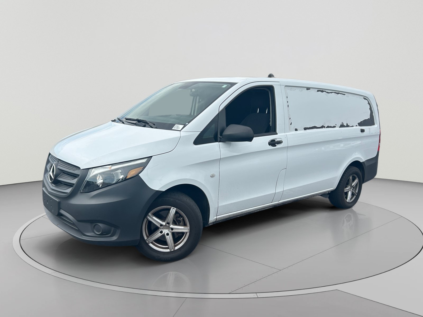 Used 2021 Mercedes-Benz Metris image 1