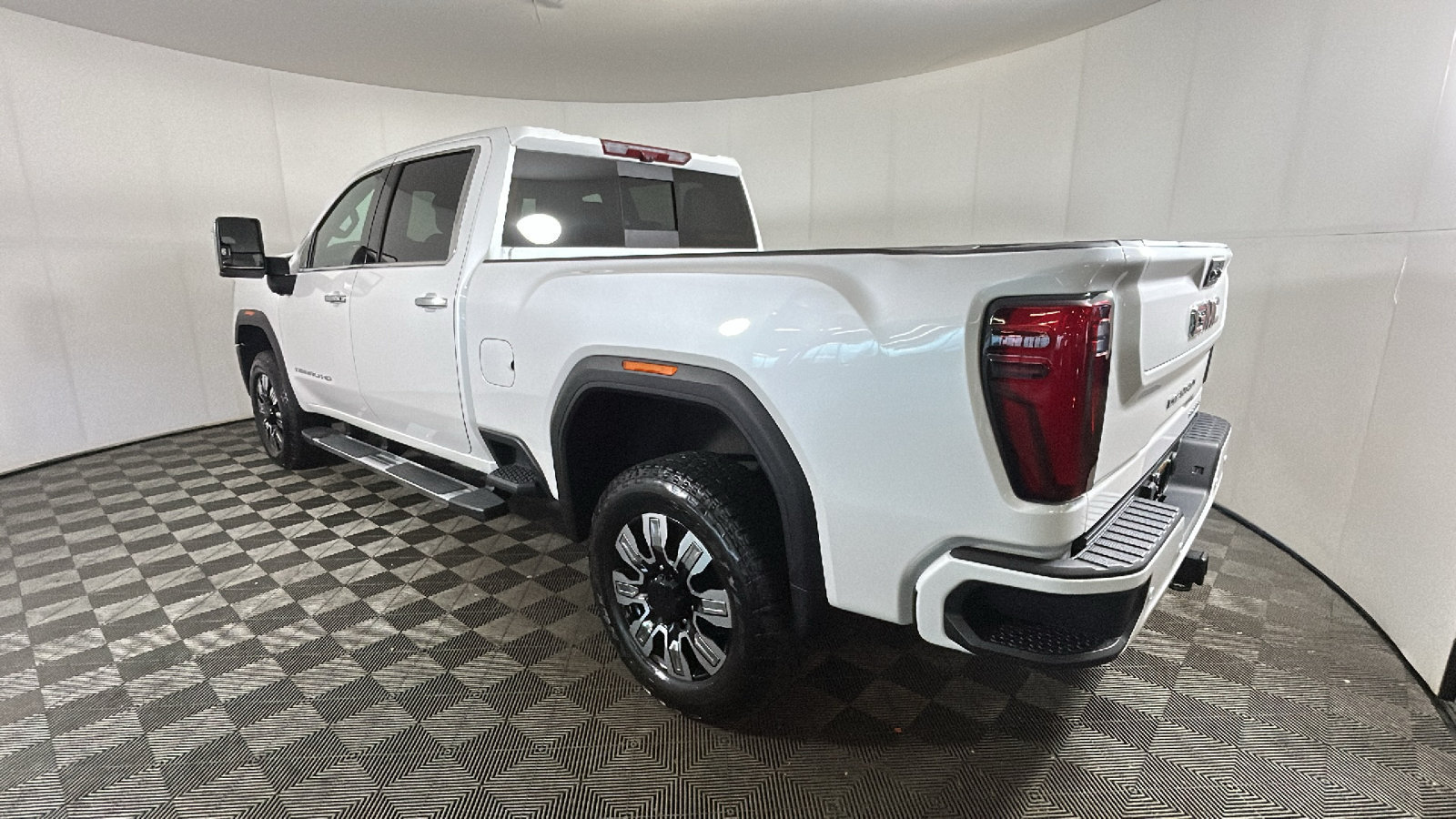 Used 2024 GMC Sierra 2500 Denali w/ Denali Reserve Package AWD/4WD image 5