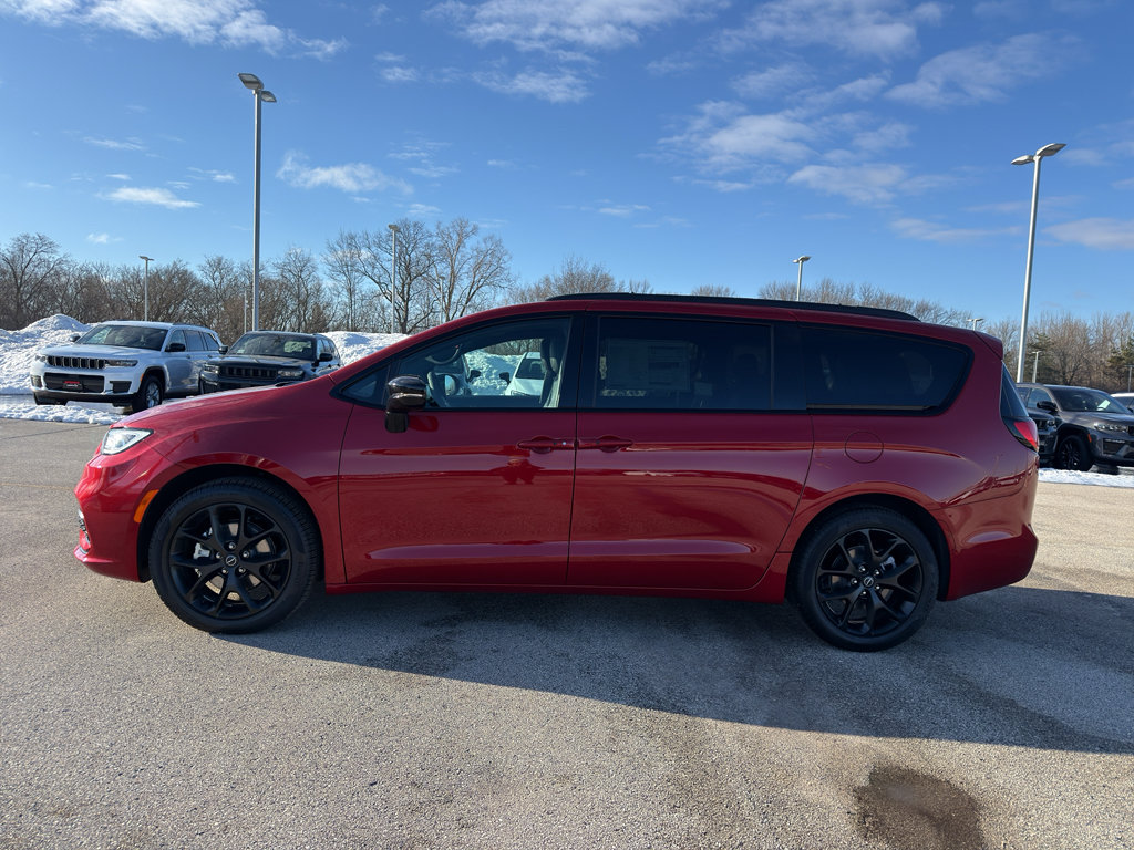 New 2026 Chrysler Pacifica Select w/ S Appearance Package FWD image 6