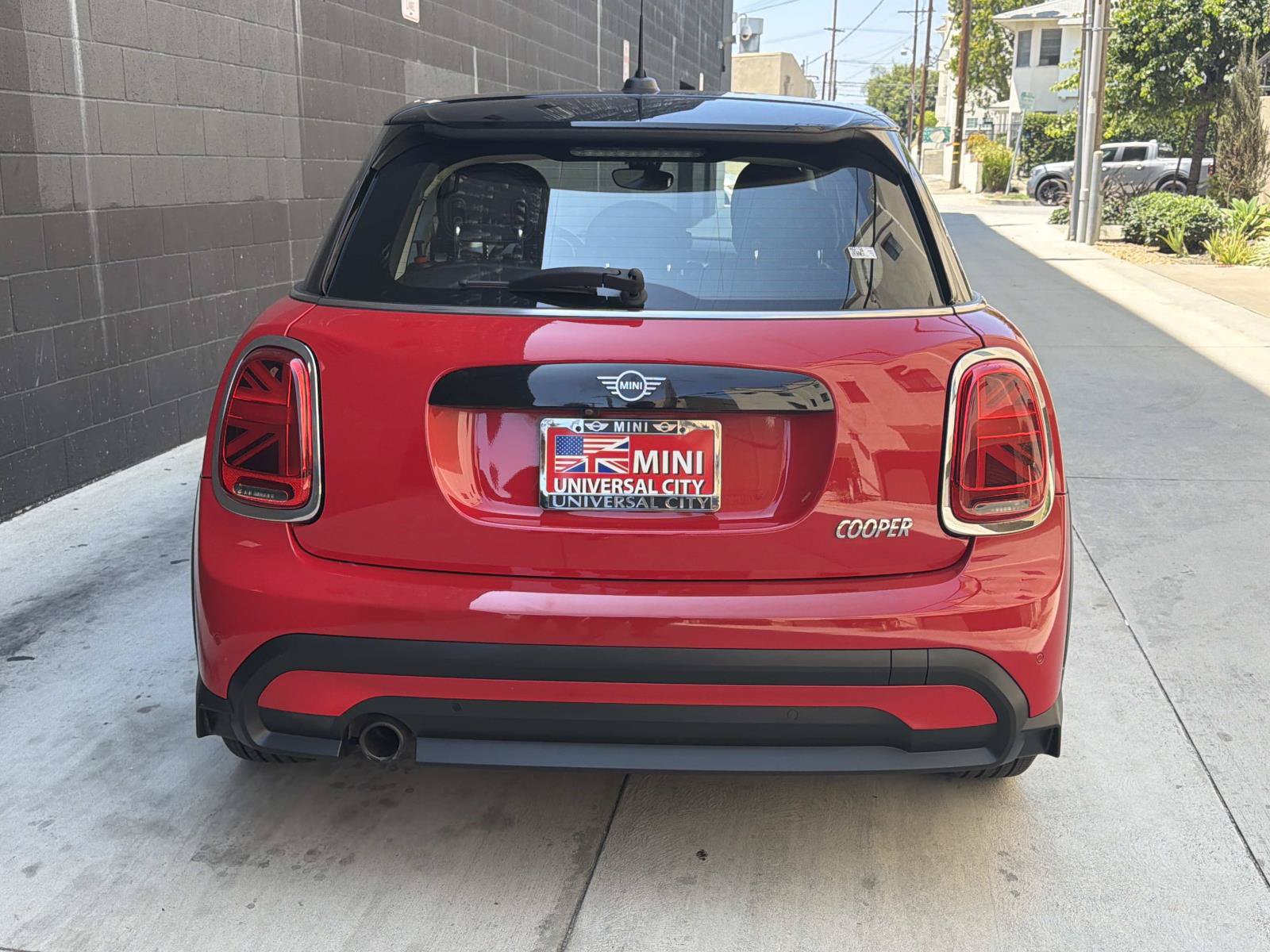 Used 2022 MINI Cooper 4-Door Hardtop FWD image 4