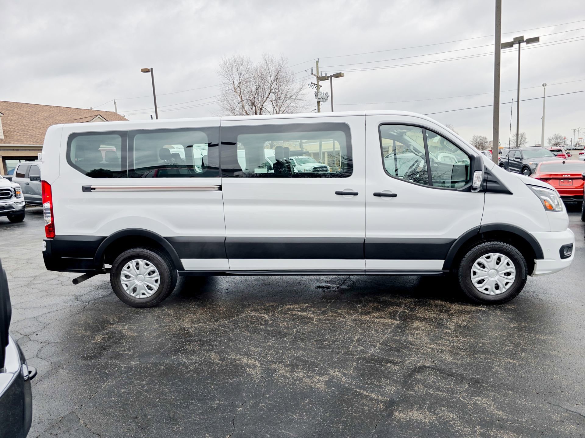 Used 2023 Ford Transit 350 XLT image 24
