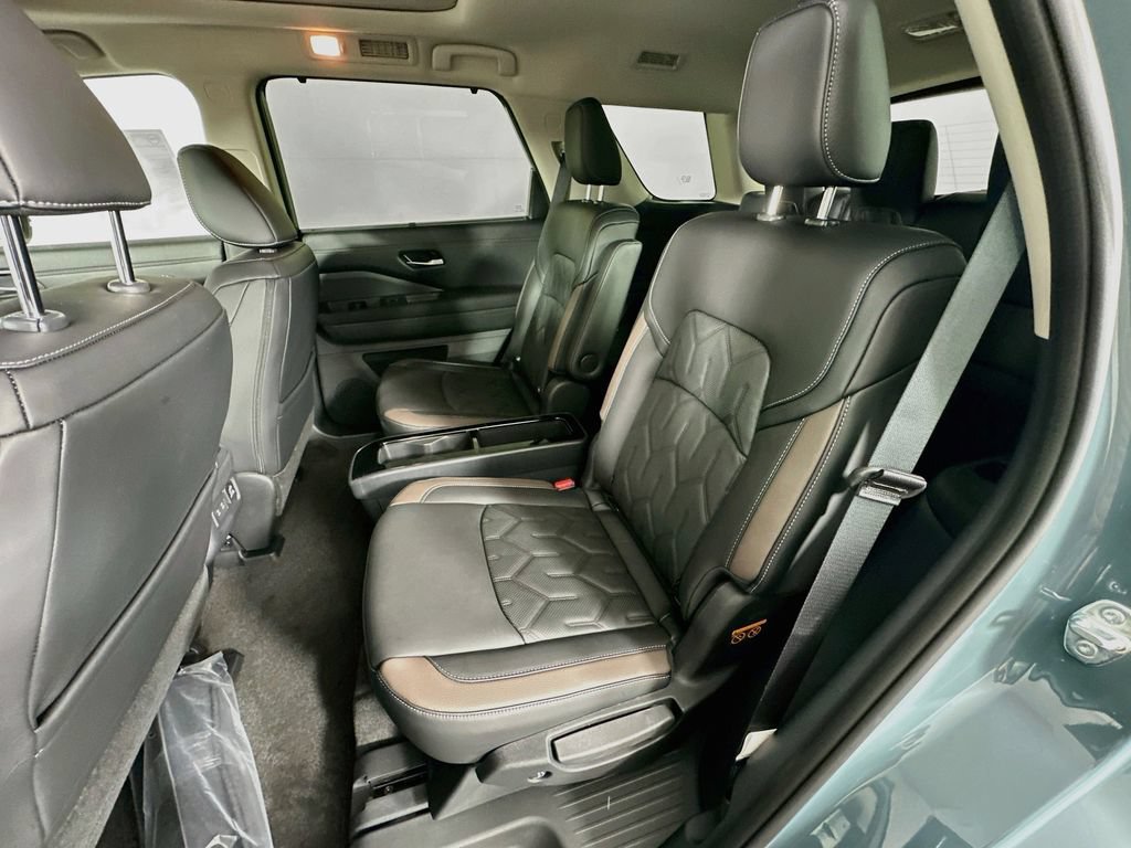 New 2026 Nissan Pathfinder Platinum AWD/4WD image 32