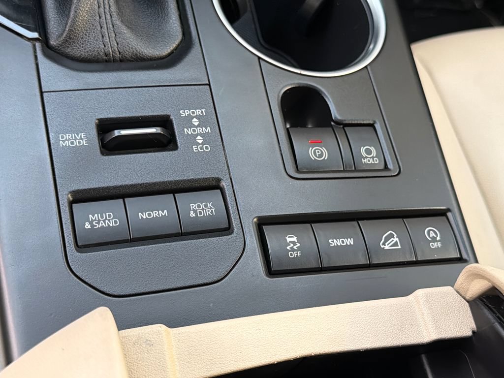 Used 2021 Toyota Highlander XLE AWD/4WD image 31