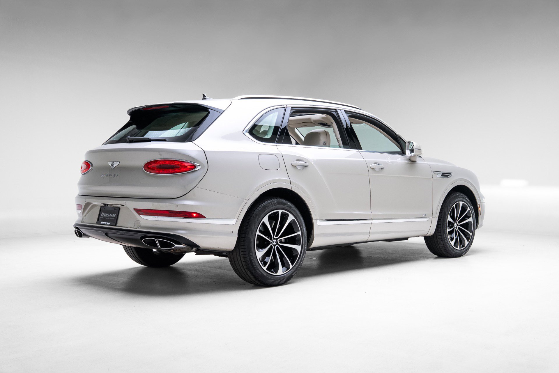 Used 2021 Bentley Bentayga image 4