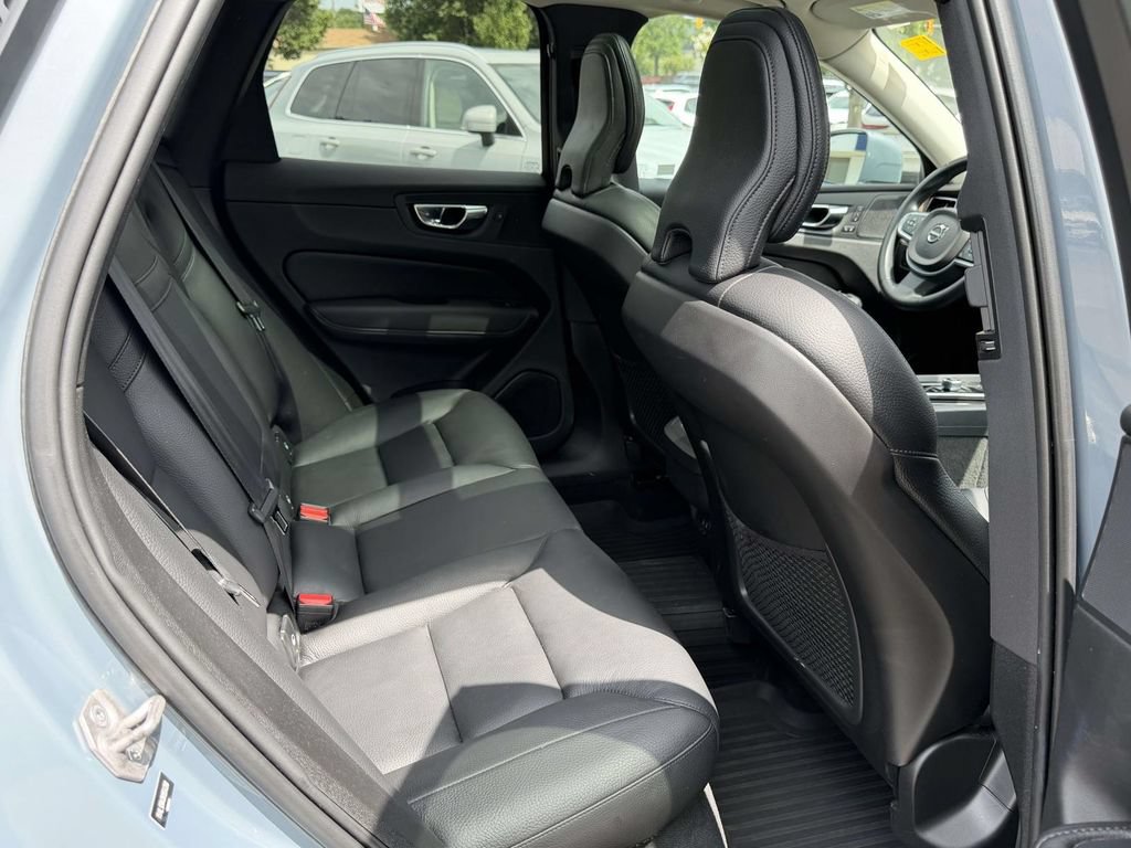 Used 2022 Volvo XC60 B5 Momentum w/ Climate Package AWD/4WD image 13