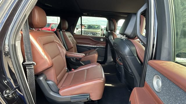 Used 2025 Lincoln Navigator L Reserve image 13