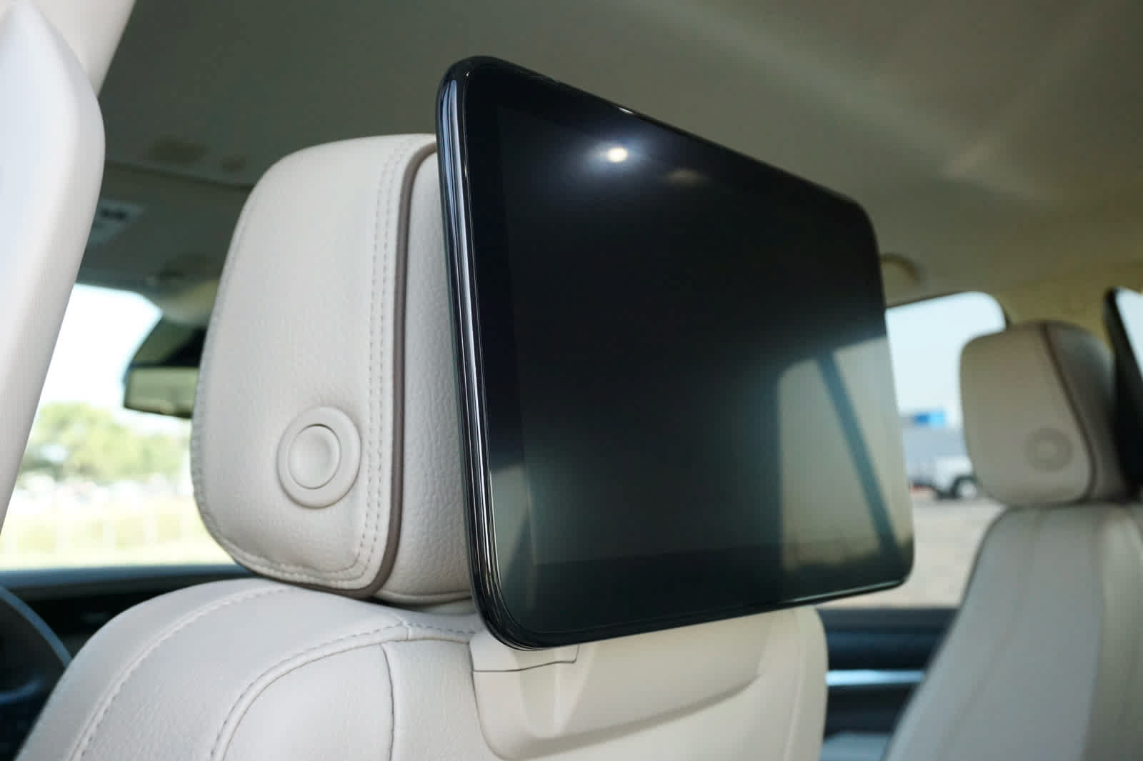 Used 2024 GMC Yukon Denali w/ LPO, Floor Liner Package AWD/4WD image 37