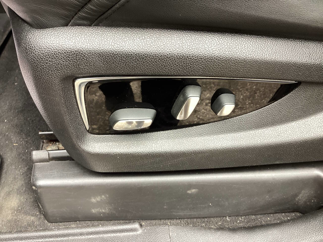 Used 2017 Cadillac Escalade ESV Luxury AWD/4WD image 20