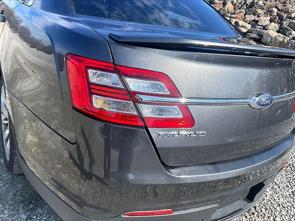 Used 2018 Ford Taurus Limited image 24