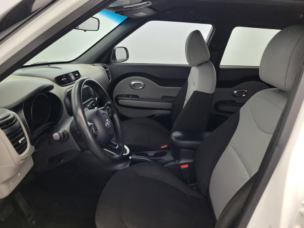 Used 2018 Kia Soul FWD image 17