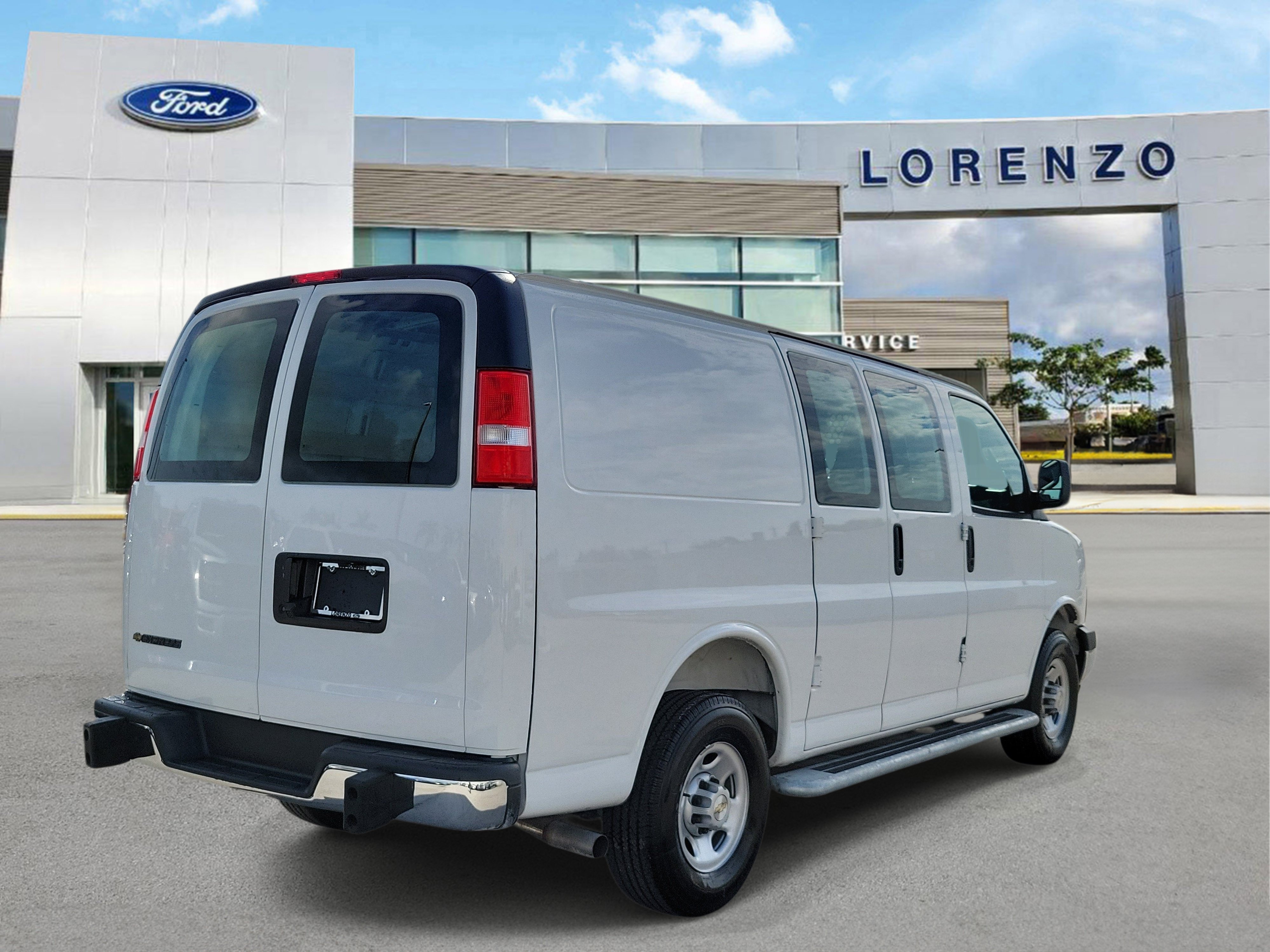 Used 2025 Chevrolet Express 2500 w/ Driver Convenience Package RWD image 5